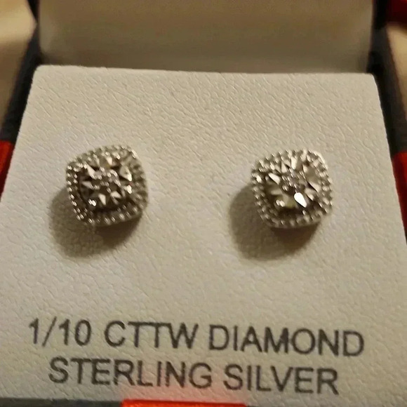 1/10 CTTW Diamond Sterling silver earrings - Picture 4 of 10